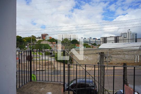 Sala - Varanda de casa de condomínio para alugar com 3 quartos, 200m² em Vila Jardim, Porto Alegre