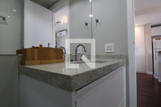 Banheiro de apartamento à venda com 1 quarto, 50m² em Vila Gertrudes, São Paulo