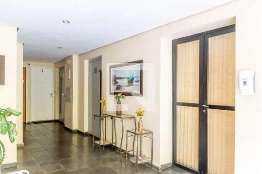 Hall de Entrada de apartamento para alugar com 2 quartos, 56m² em Santa Terezinha, São Bernardo do Campo