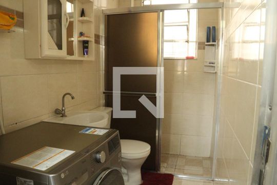 Banheiro de apartamento para alugar com 1 quarto, 48m² em Centro, São Vicente