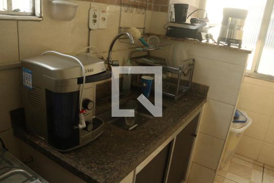 Cozinha de apartamento para alugar com 1 quarto, 48m² em Centro, São Vicente