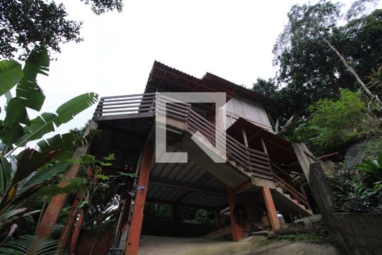 Fachada de casa à venda com 3 quartos, 120m² em Vargem Grande, Rio de Janeiro