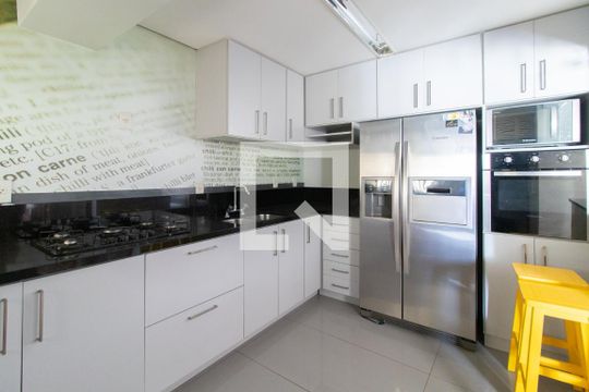 Cozinha de apartamento à venda com 3 quartos, 187m² em Menino Deus, Porto Alegre