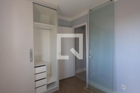 Quarto 1 de apartamento para alugar com 2 quartos, 77m² em Jardim Bom Tempo, Taboão da Serra