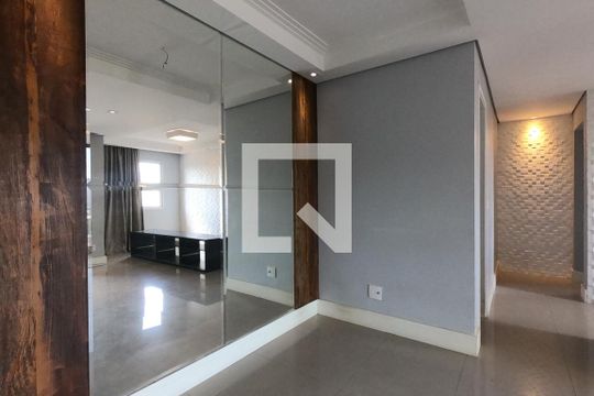 Sala de apartamento para alugar com 2 quartos, 77m² em Jardim Bom Tempo, Taboão da Serra