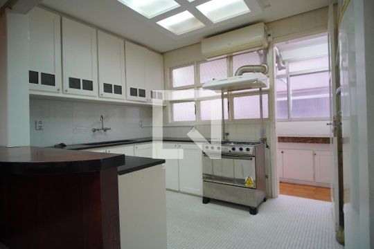 Cozinha de apartamento à venda com 3 quartos, 214m² em Bom Fim, Porto Alegre