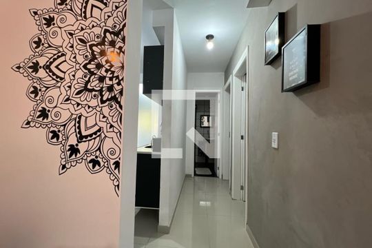 Corredor de apartamento para alugar com 2 quartos, 50m² em Jardim Monte Alegre, Taboão da Serra
