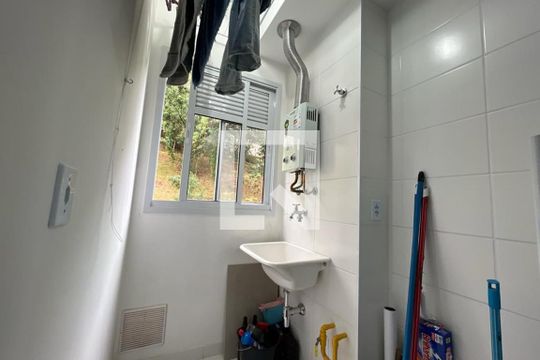Área de Serviço de apartamento para alugar com 2 quartos, 50m² em Jardim Monte Alegre, Taboão da Serra