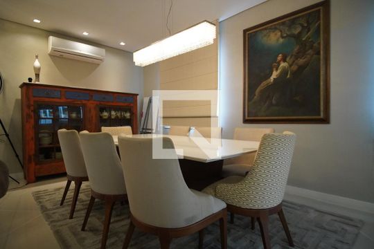 Sala de casa à venda com 8 quartos, 521m² em Três Figueiras, Porto Alegre