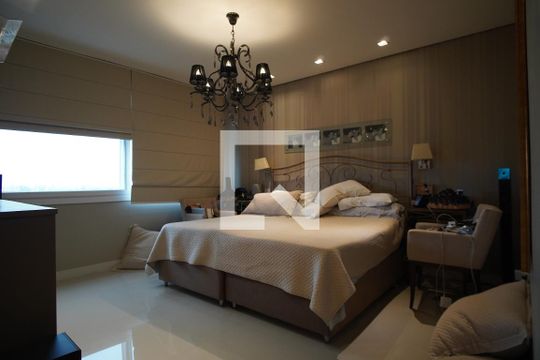 Quarto Suíte -Master de casa à venda com 8 quartos, 521m² em Três Figueiras, Porto Alegre