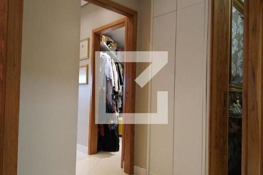Corredor de casa à venda com 8 quartos, 521m² em Três Figueiras, Porto Alegre
