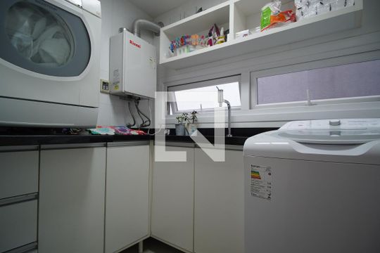 Área de Serviço de casa à venda com 8 quartos, 521m² em Três Figueiras, Porto Alegre