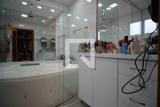 Quarto Suíte -Master -Banheiro suite 1 de casa à venda com 8 quartos, 521m² em Três Figueiras, Porto Alegre