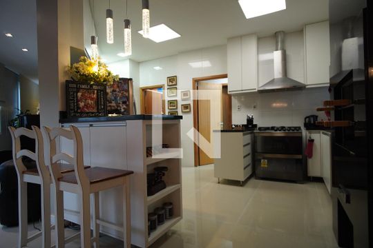 Cozinha de casa à venda com 8 quartos, 521m² em Três Figueiras, Porto Alegre