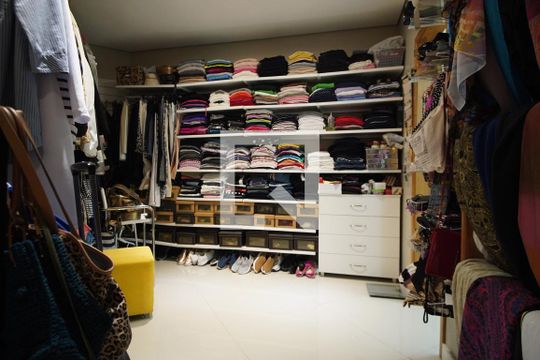 Quarto Suíte -Master -Closet 1 de casa à venda com 8 quartos, 521m² em Três Figueiras, Porto Alegre