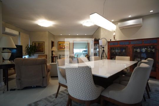 Casa à venda com 8 quartos, 521m² em Três Figueiras, Porto Alegre