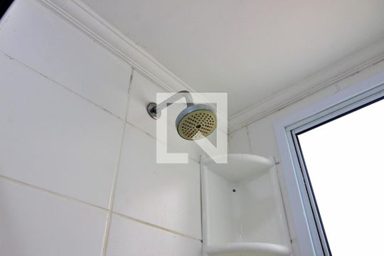 Banheiro de apartamento para alugar com 2 quartos, 49m² em Jardim Utinga, Santo André