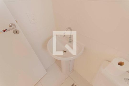 Banheiro de apartamento para alugar com 2 quartos, 41m² em Vila Penteado, São Paulo
