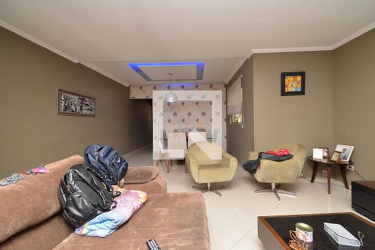 Casa à venda com 4 quartos, 175m² em Parque Flamengo, Guarulhos