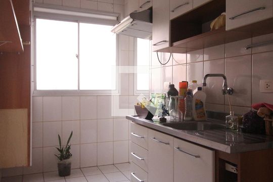Cozinha de apartamento à venda com 2 quartos, 51m² em Vila Basileia, São Paulo