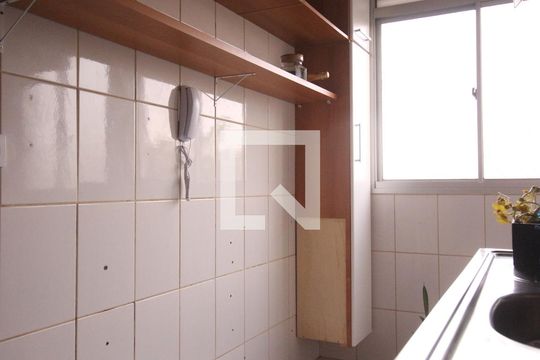 Cozinha de apartamento à venda com 2 quartos, 51m² em Vila Basileia, São Paulo