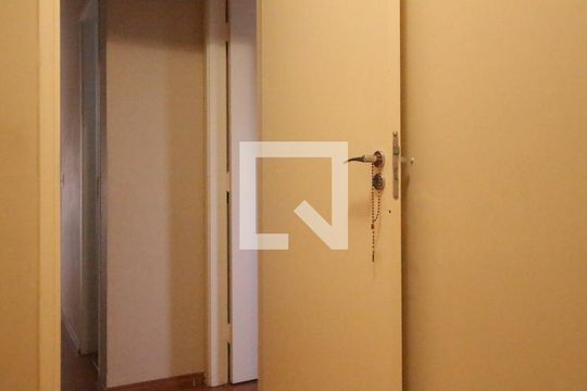Corredor de apartamento à venda com 2 quartos, 51m² em Vila Basileia, São Paulo