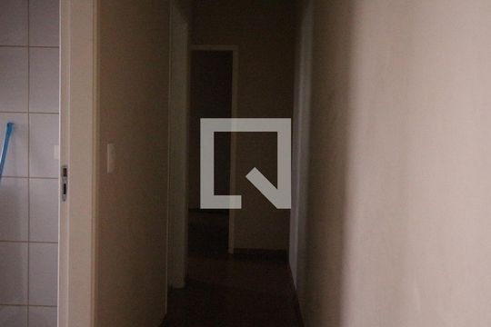 Corredor de apartamento à venda com 2 quartos, 51m² em Vila Basileia, São Paulo