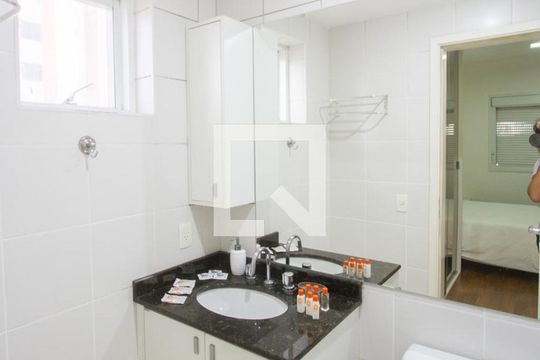 Banheiro Suíte de apartamento para alugar com 2 quartos, 75m² em Cidade Monções, São Paulo