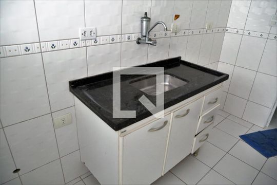 Detalhe cozinha de apartamento para alugar com 1 quarto, 38m² em Aviação, Praia Grande