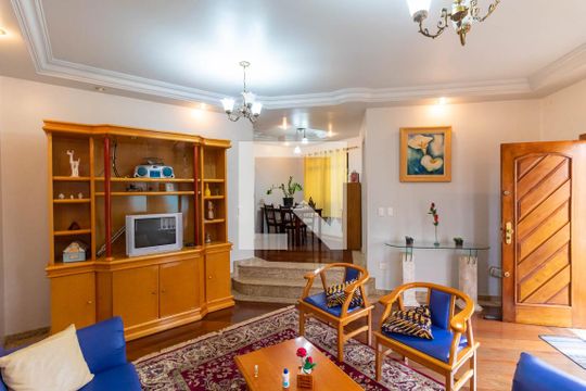 Casa à venda com 4 quartos, 240m² em Vila Buenos Aires, São Paulo
