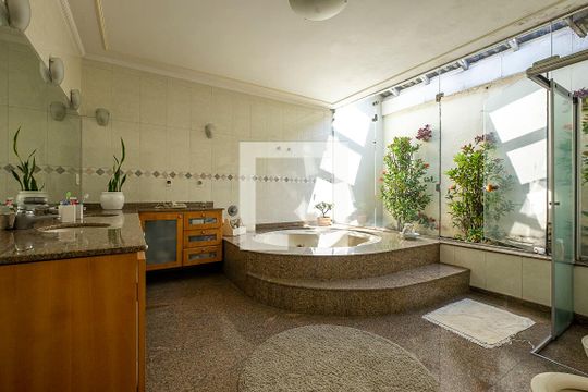 Suíte 1 - Banheiro de casa à venda com 4 quartos, 630m² em Boaçava, São Paulo