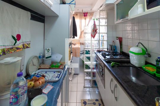 Cozinha de apartamento para alugar com 2 quartos, 50m² em Jardim Pinheiros, São Paulo