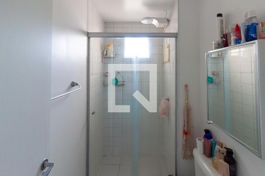 Banheiro de apartamento para alugar com 2 quartos, 50m² em Jardim Pinheiros, São Paulo