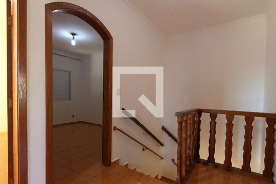 Corredor de casa à venda com 4 quartos, 120m² em Vila Santa Maria, Guarulhos