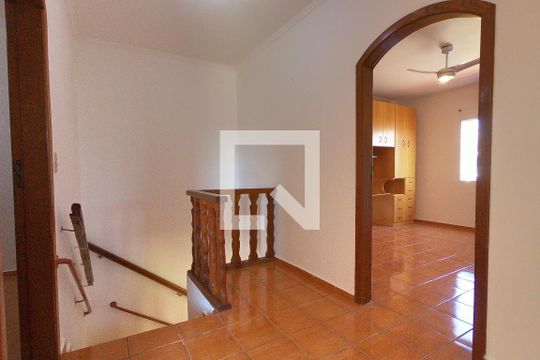 Corredor de casa à venda com 4 quartos, 120m² em Vila Santa Maria, Guarulhos