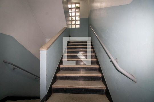 Escadas do Condomínio de apartamento à venda com 1 quarto, 67m² em Rio Branco, Porto Alegre