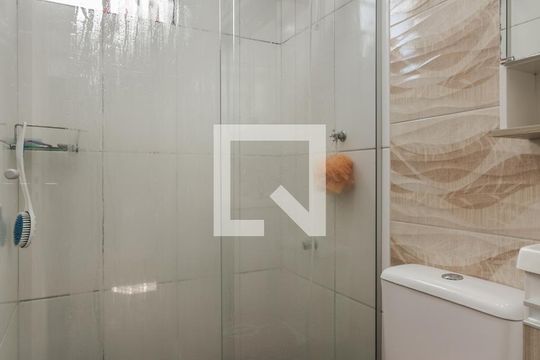 Banheiro de apartamento para alugar com 2 quartos, 48m² em Rubem Berta, Porto Alegre