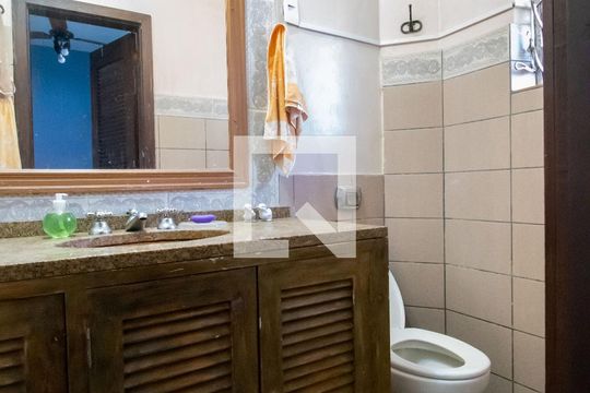 Banheiro da Suíte de casa à venda com 6 quartos, 607m² em Vila Assunção, Porto Alegre