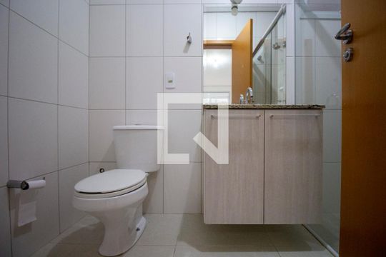 Banheiro da Suíte de apartamento para alugar com 2 quartos, 72m² em Campeche, Florianópolis