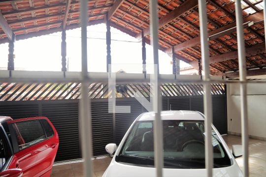 Sala / vista de casa para alugar com 5 quartos, 506m² em Maracanã, Praia Grande