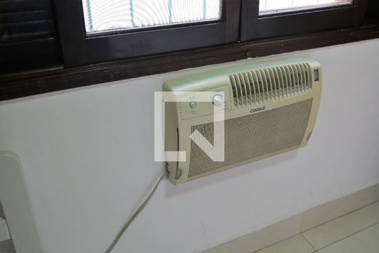 Quarto 4 suite / Ar cond. de casa para alugar com 5 quartos, 506m² em Maracanã, Praia Grande