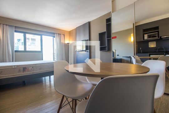 Cozinha de apartamento à venda com 1 quarto, 32m² em Alphaville Industrial, Barueri