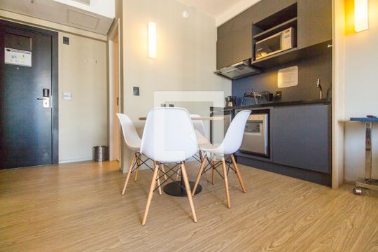 Cozinha de apartamento à venda com 1 quarto, 32m² em Alphaville Industrial, Barueri