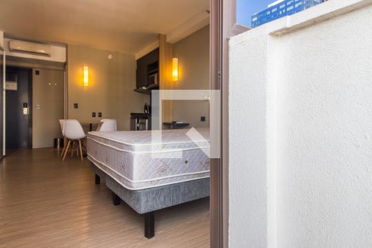 Quarto de apartamento à venda com 1 quarto, 32m² em Alphaville Industrial, Barueri