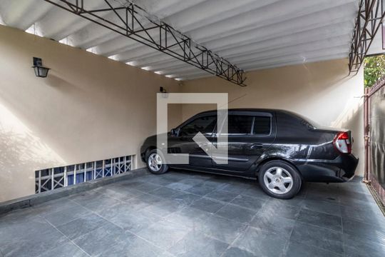 Garagem de casa à venda com 4 quartos, 216m² em Vila Natália, São Paulo