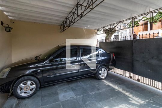 Garagem de casa à venda com 4 quartos, 216m² em Vila Natália, São Paulo