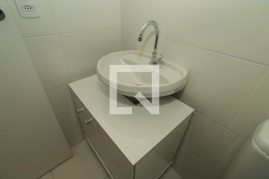 Banheiro de apartamento à venda com 1 quarto, 30m² em Água Branca, São Paulo