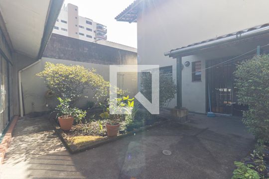 Quintal de casa à venda com 3 quartos, 430m² em Vila Brasilio Machado, São Paulo