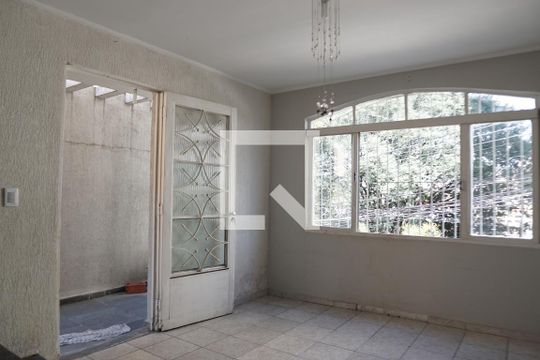 Casa à venda com 3 quartos, 135m² em Vila Basileia, São Paulo