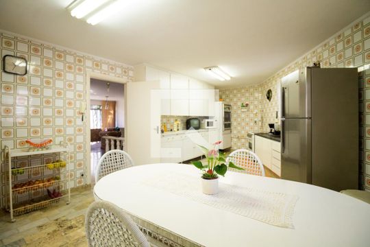 Cozinha de casa à venda com 4 quartos, 247m² em Jardim da Glória, São Paulo